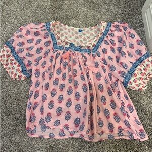 pink top